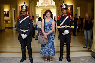 07 Charlotte Ryan With Guards Of Honour Casa Rosado Pink House Plaza de Mayo Buenos Aires.jpg